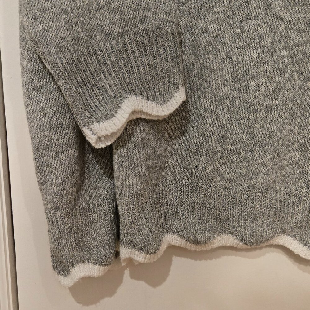 NWT BloomChic gray sweater with white trim - Size 22/24 - Picture 4 of 6